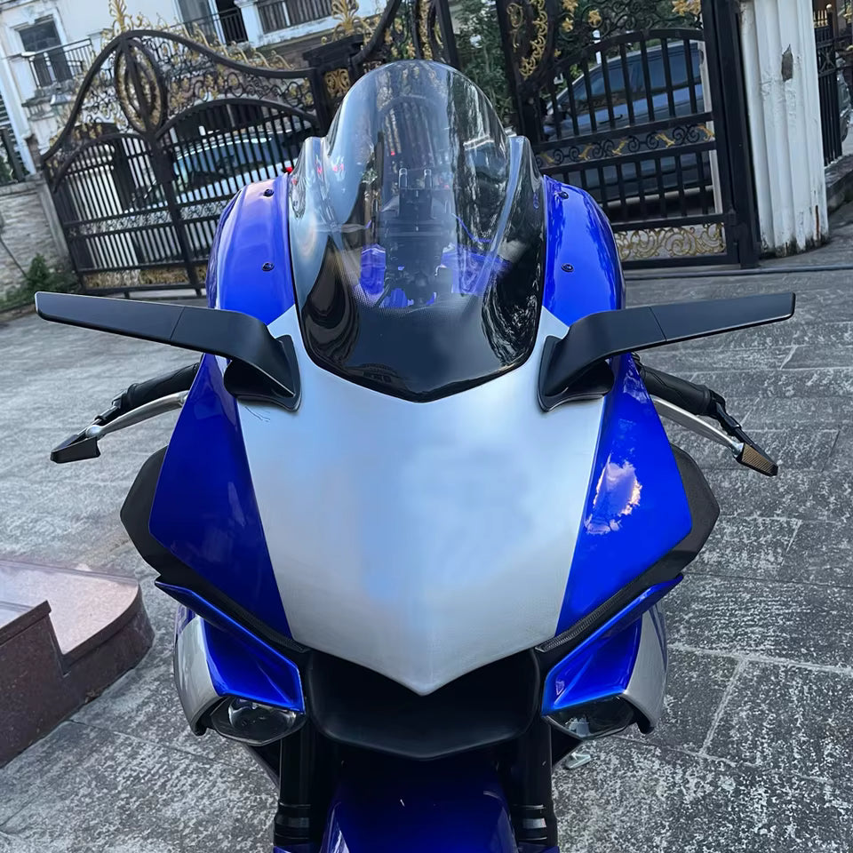 Rétroviseur de moto avec aile de vent modifiée